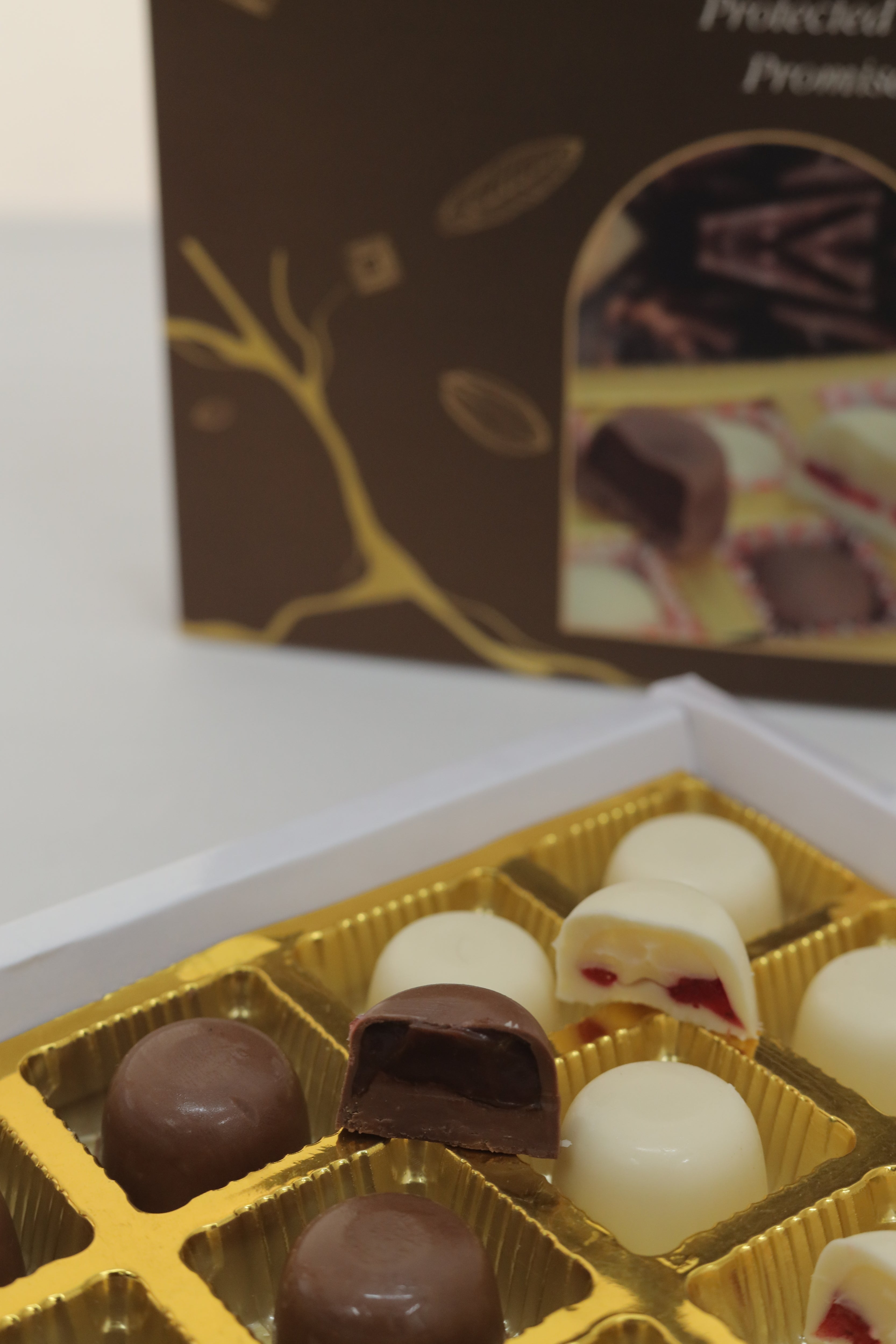 Cafora Mixed Milk & White Strawberry Bonbons