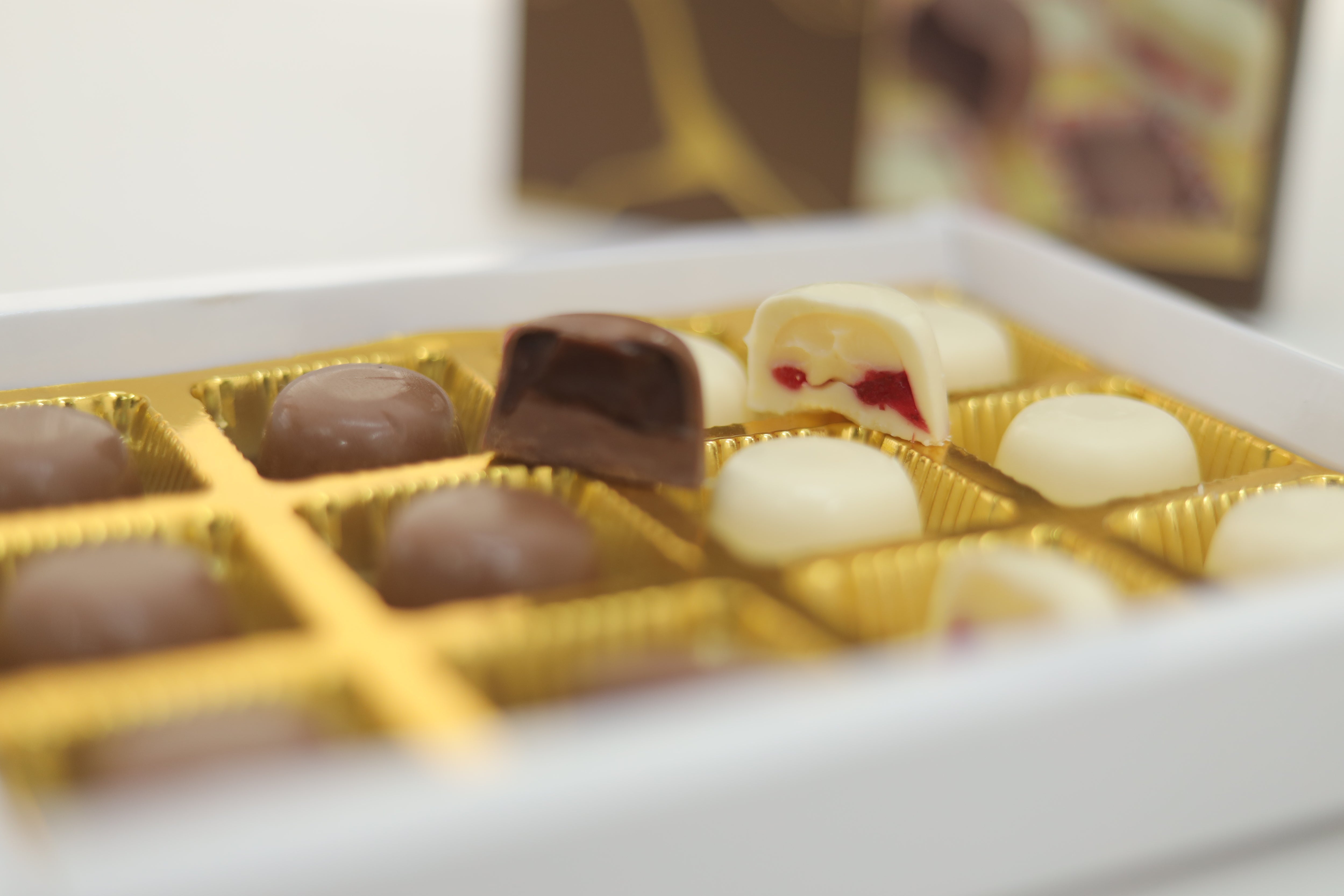 Cafora Mixed Milk & White Strawberry Bonbons